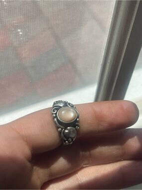 Sterling Silver Mother-of-Pearl Statement Ring - White. Size 7